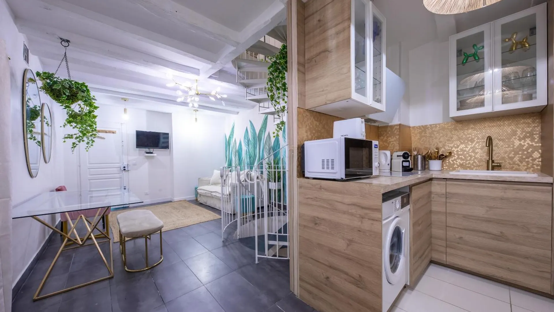 Paris - Le Louvre Working & Living Apartment France